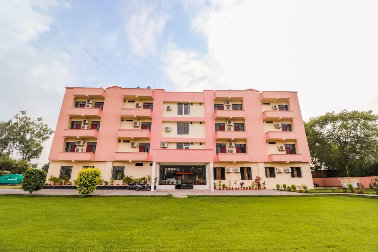 Hotel Capital O 60233 Brij Ki Rasoi Deluxe Lucknow Zewnętrze zdjęcie
